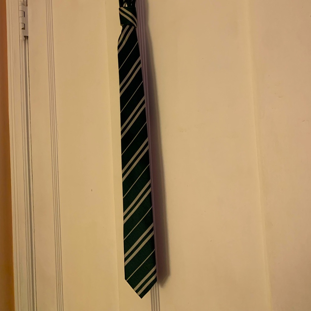 Official Slytherin tie from Harry Potter world.